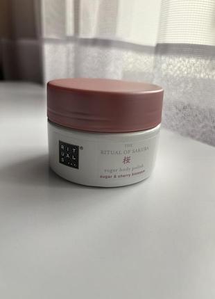 Помʼякшуючий скраб-пілінг для тіла rituals ritual of sakura body scrub