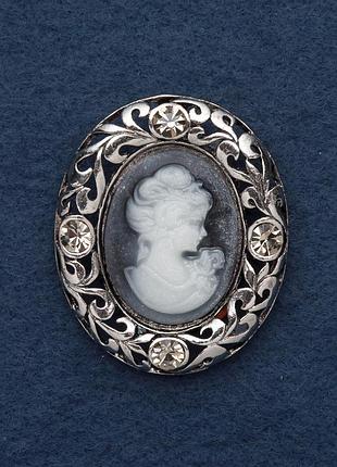 Брошь камея