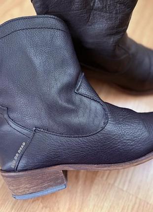 Ботинки у стилі казаки