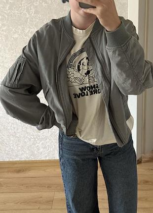 Бомбер сірого кольору