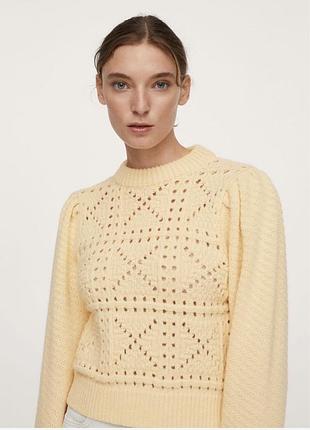 Светр жіночий