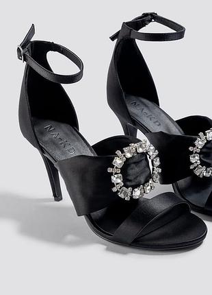 Атласні босоніжки з кристалами/босоніжки зі стразами nakd