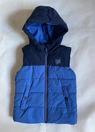 Жилетка на мальчика 5-6 лет