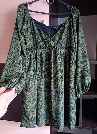 Чудова жіноча сукня