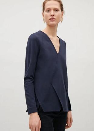 Трикотажная кофта лонгслив cos из толстого тяжелого трикотажа синего цвета размер м