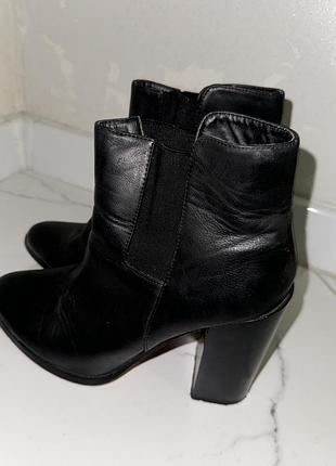 Жіночі черевики