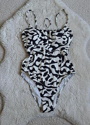 Слитный купальник