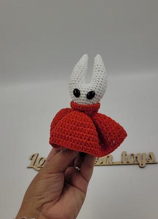 Мяг вязаная игрушка hornet