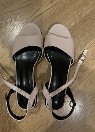 Босоніжки, 37 розмір