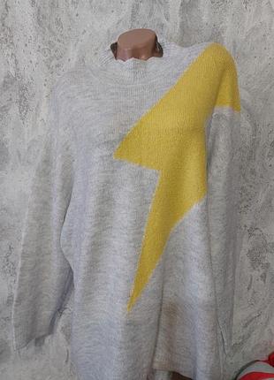 Женский теплый свитер большого размера.