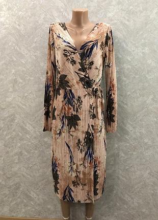 Плісироване сукню міді на запах