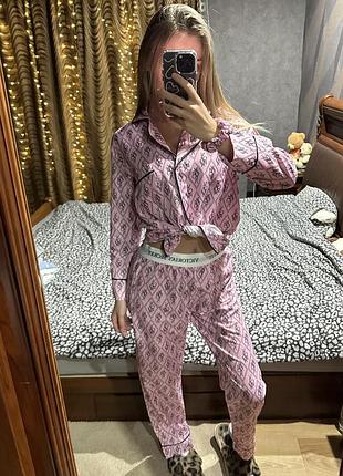 Монограмна піжамка victoria's secret рожева
