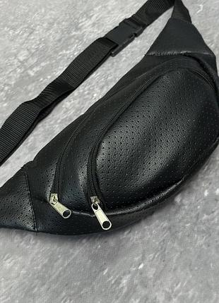 Бананка с перфорой. кожзама черная без лого