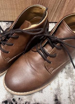 Туфлі для хлопчика cat&jack 35 розмір коричневі