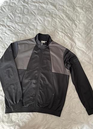 Спортивна кофта,в ідеальному стані(була у використанні кілька разів),дуже круто виглядає і гарна якість