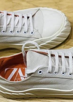 Кеди zara на вулканічній пологів