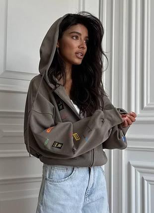 Стильная кофта с капюшоном