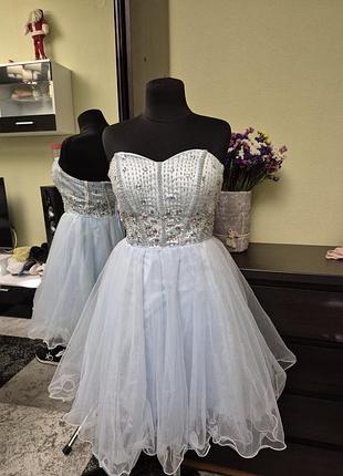 Красива святкова сукня