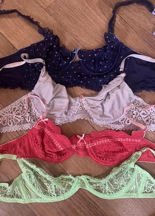Лот набір бюстгальтерів