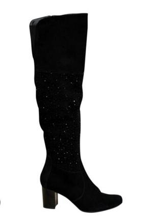 Изысканные черные замшевые зимние ботфорды в стазах