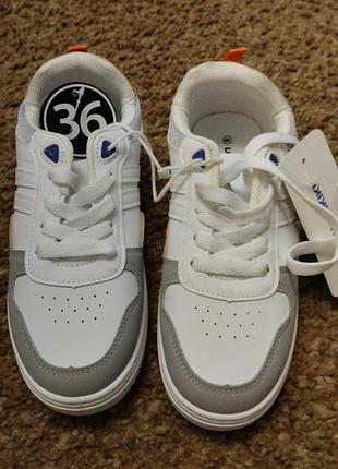 Кроссовочки..