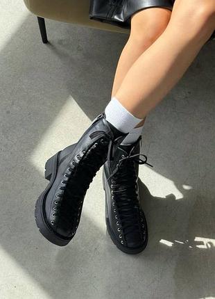 Черевики з акцентною шнурівкою