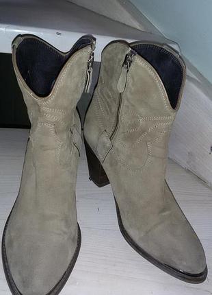 Billibi (denmark) -стильні замшеві черевики-ковбойки  р.39 1/2(26см)