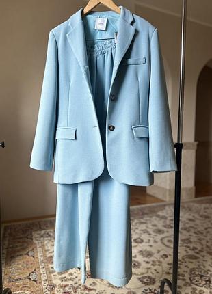 Костюм жіночий