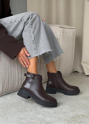 Жіночі демісезонні черевики на байці демі коричневі з натуральної шкіри, зимові черевики на хутрі шоколадного кольору 10651