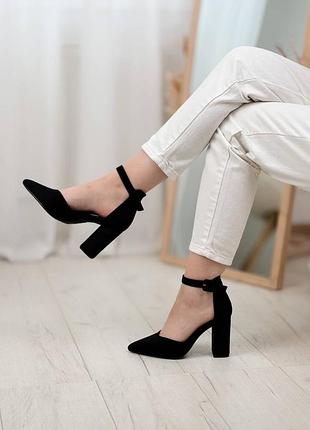 Жіночі туфлі з ремінцем