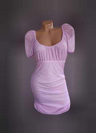 Фиолетовое летнее платье в сеточку поисобранное по бокам