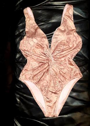 Сдельный купальник из коллекции victoria ́s secret со змеиным принтом. 2