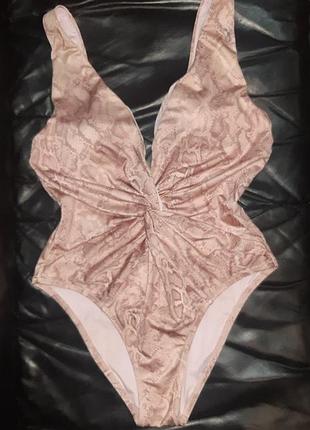 Сдельный купальник из коллекции victoria ́s secret со змеиным принтом. 5
