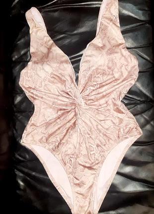 Сдельный купальник из коллекции victoria ́s secret со змеиным принтом. 9