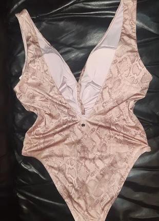 Сдельный купальник из коллекции victoria ́s secret со змеиным принтом. 4