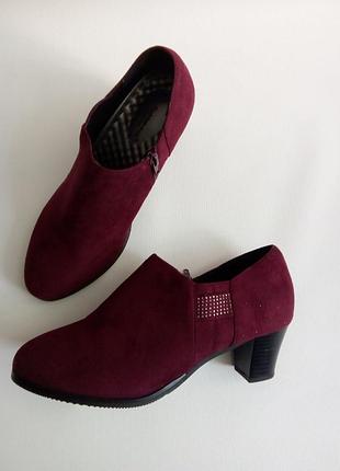 Ботильйони.
винний колір