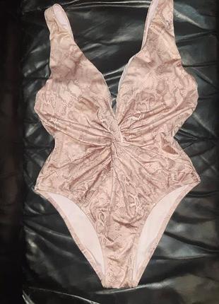 Сдельный купальник из коллекции victoria ́s secret со змеиным принтом. 3