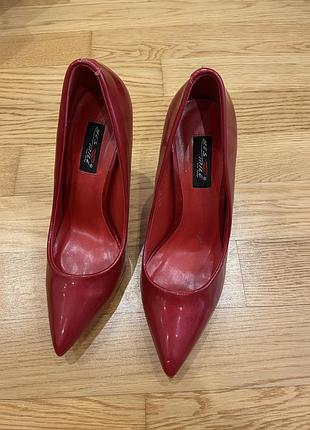 Лаковые туфли