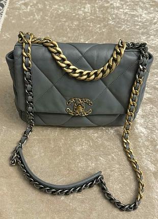 Chanel 19 mini bag auth.