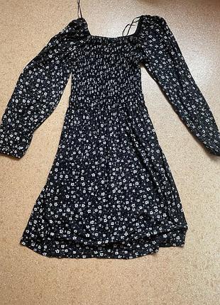 Платье с длинным рукавом