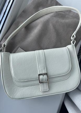 Сумочка шкіряна біла prmha. в чудовому стані.