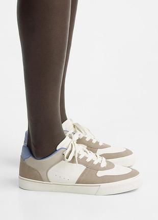 Білі кросівки від zara