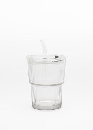 Стакан с крышкой и трубочкой