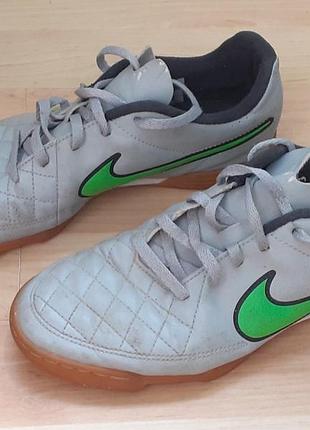 Дитячі футзалки /копачки фірми nike . розмір 38.