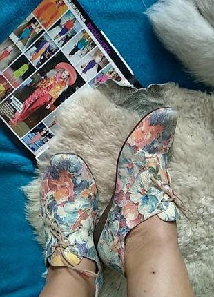 Кожаные мокасины в цветы