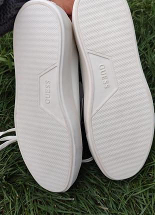 Шкіряні білі кросівки guess 2