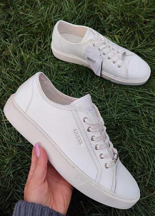 Шкіряні білі кросівки guess 4