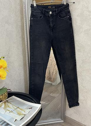 Джинси скіні