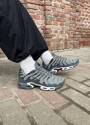 Женские кроссовки nike air max plus tn grey white 4
