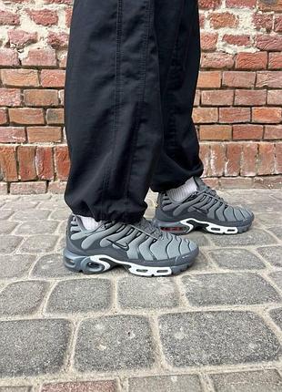Женские кроссовки nike air max plus tn grey white 9